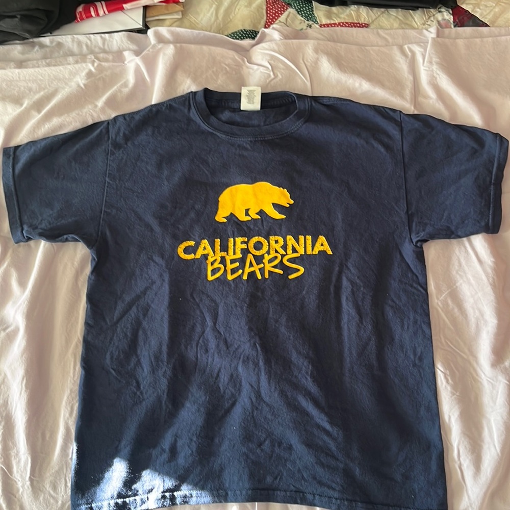 Cal Berkeley kid’s t-shirt size Large